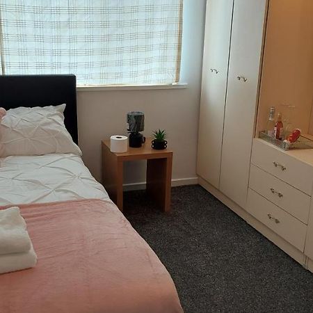 Lizras Bed and Breakfast Farnworth Exteriör bild